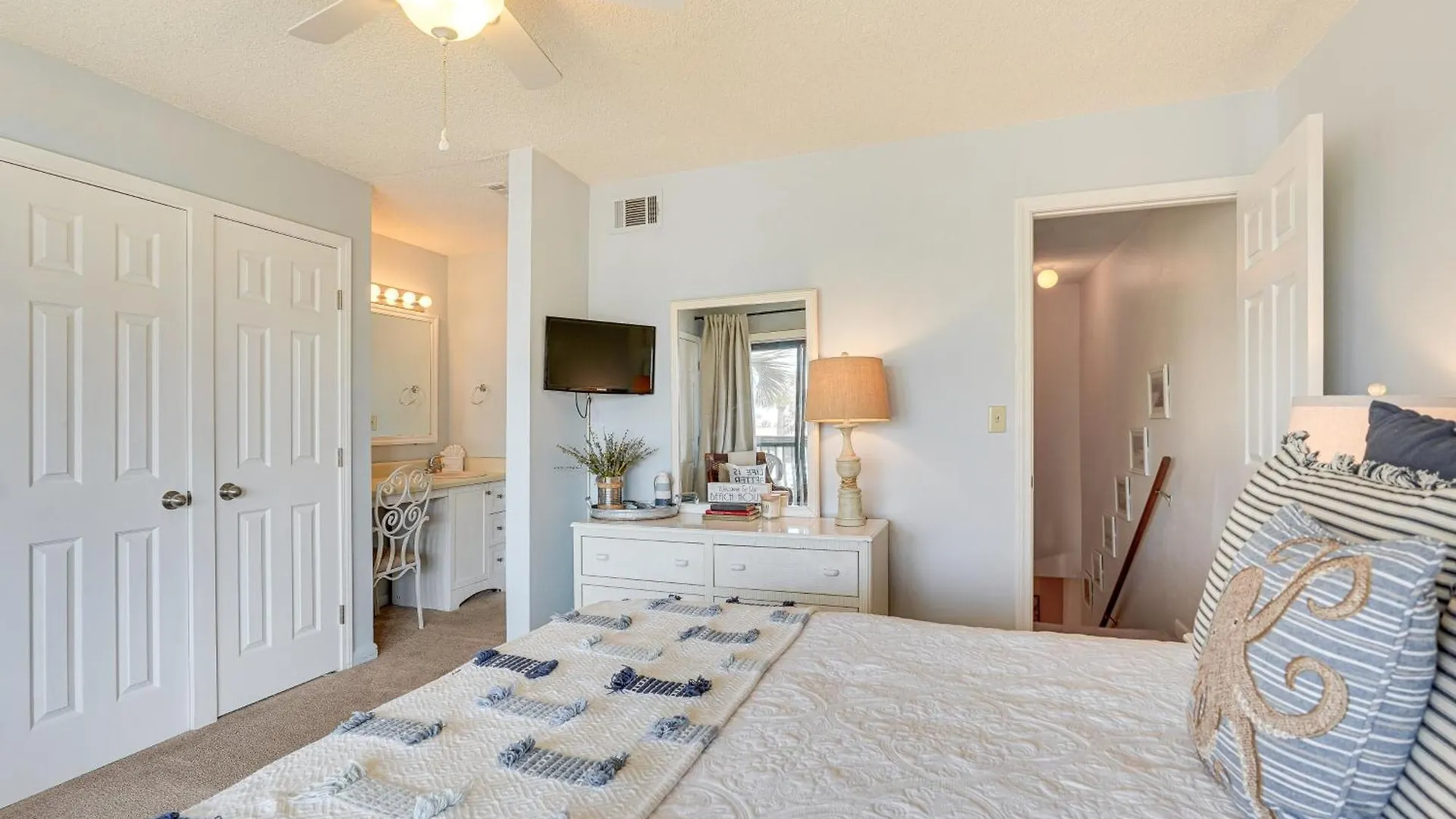 Breezy Pcb Retreat With Balcony - Walk To Beach! Panama City Beach