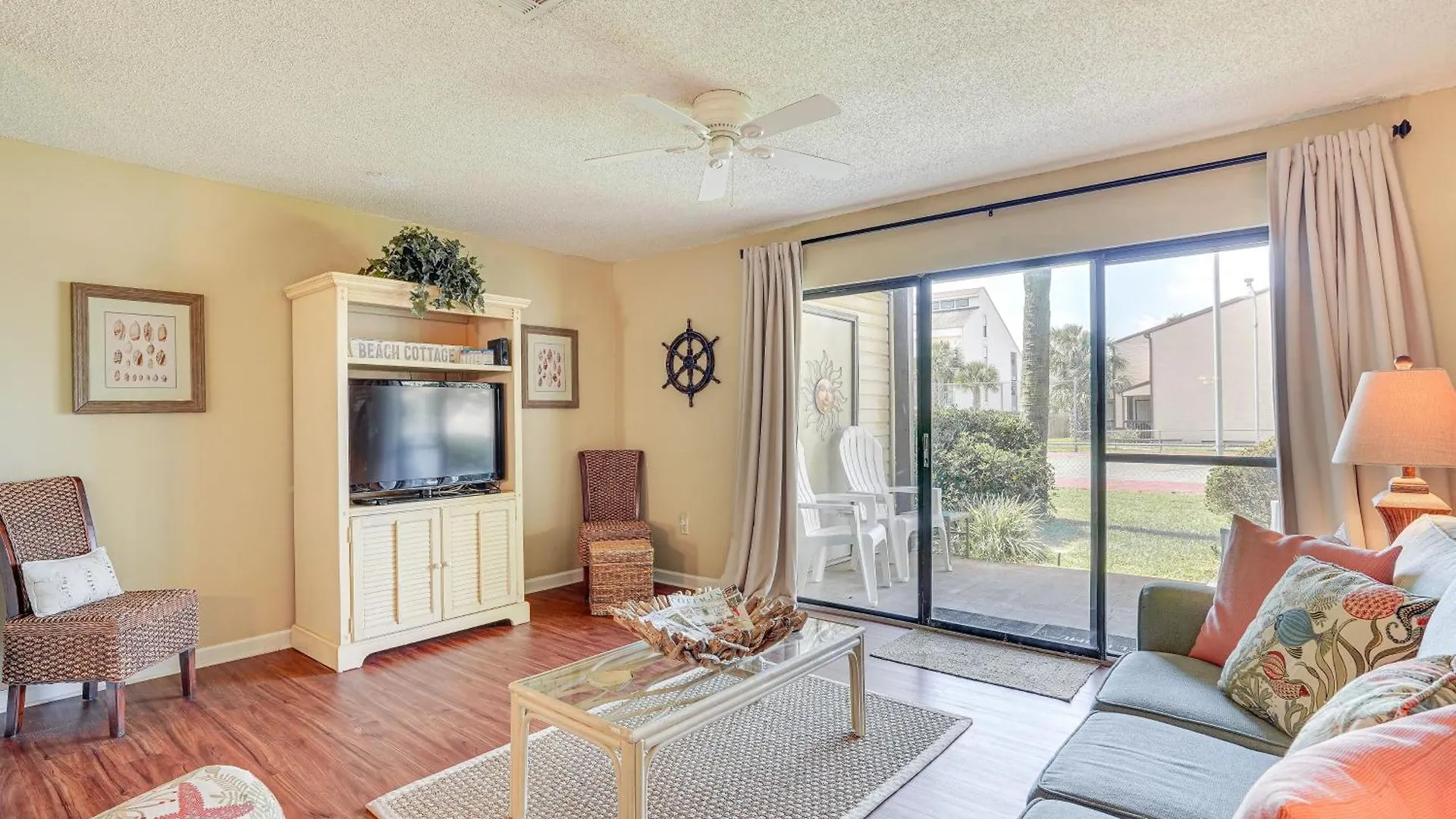 Breezy Pcb Retreat With Balcony - Walk To Beach! Panama City Beach