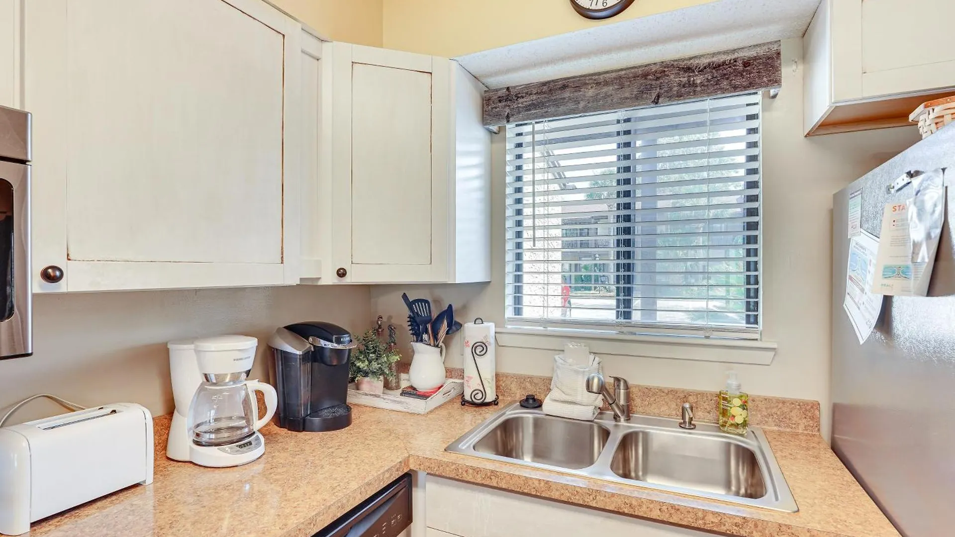 Apartment Breezy Pcb Retreat With Balcony - Walk To Beach! Panama City Beach