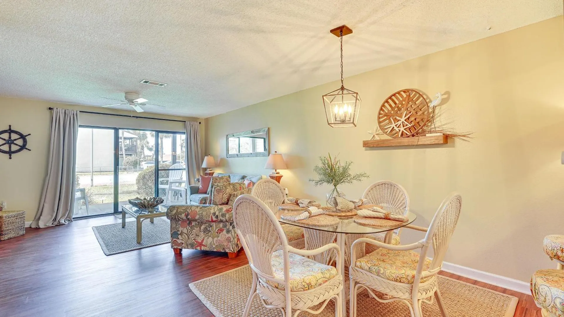 Breezy Pcb Retreat With Balcony - Walk To Beach! Panama City Beach Apartment